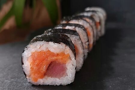 Мини-ролл Дуэт с лососем и тунцом 