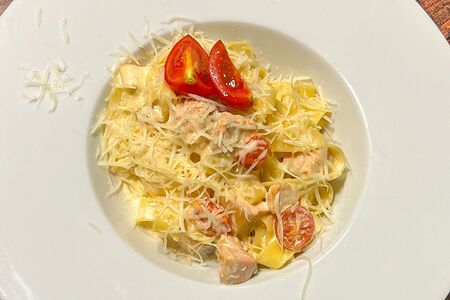 Фетучини с лососем