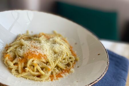 Спагетти в сливочном соусе с сыром