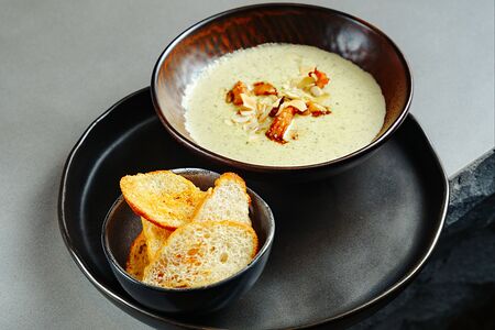 Крем-суп из брокколи с креветками