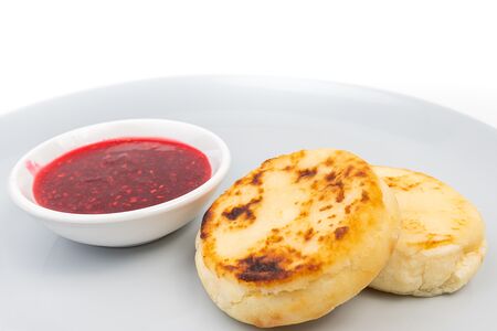 Сырники с малиновым вареньем