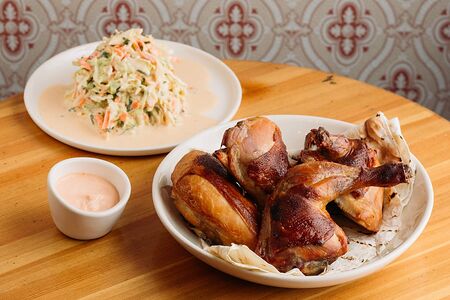 Подкопченная курица с лавашом и Коул слоу