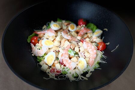 Салат Цезарь с креветкой