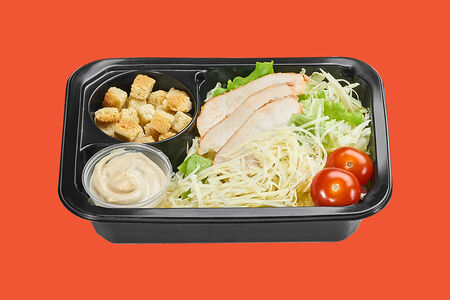 Салат Цезарь с курицей