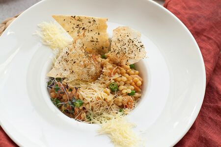 Паста птитим с кальмаром и креветками