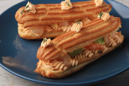 Эклеры Мильфей с обжаренными креветками