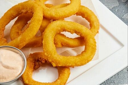 Кольца кальмара со спайси соусом