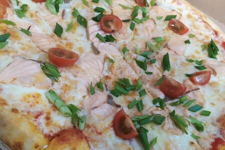 Пицца с лососем