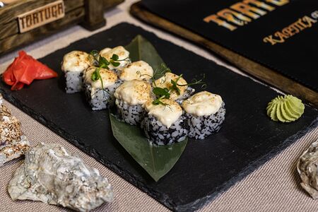 Ролл Сагасаки Запеченный