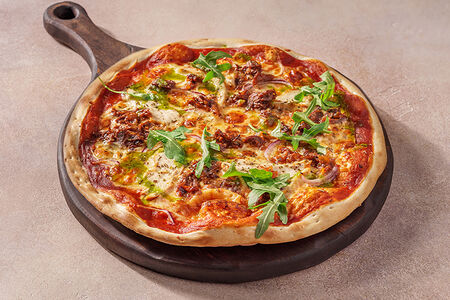 Пицца с говядиной и цыпленком гриль