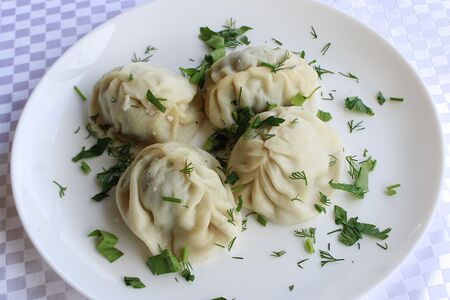 Манты со свининой (1 шт)