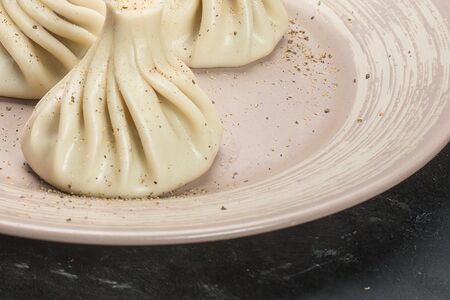 Хинкали с курицей и помидором