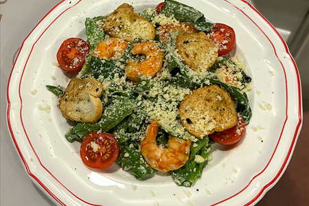 Салат Цезарь с креветками