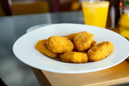 Куриные наггетсы с соусом BBQ