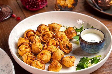 Ковурма чучвара с чесночным соусом