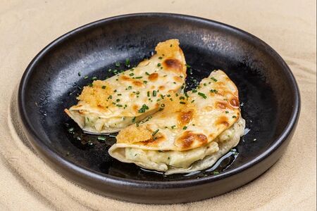 Кыстыбый с мятым картофелем и луком