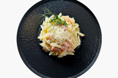 Пенне с лососем