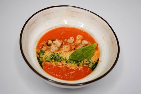 Томатный суп с креветками