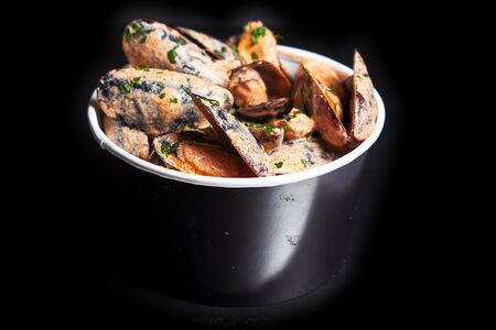 Мидии в соусе том ям