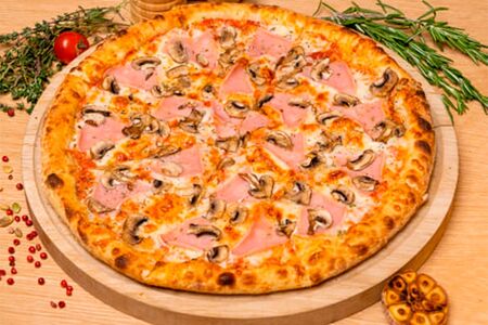 Пицца с ветчиной и грибами