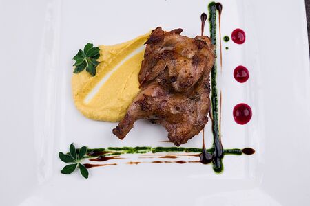 Горлица, запеченная по-нормандски с кукурузным муссом