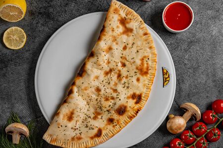 Кальцоне Грибы с ветчиной и сыром