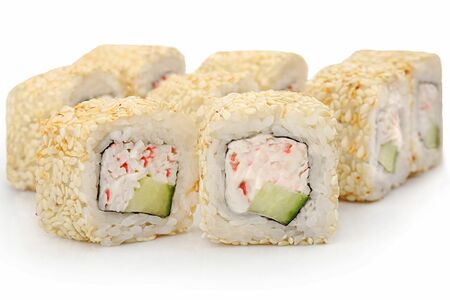 Ролл Калифорния в кунжуте