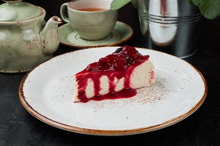 Чизкейк ванильный со свежими ягодами