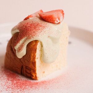Японский чизкейк, мусс маскарпоне, клубника