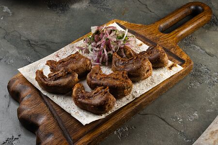 Язычки ягненка на углях