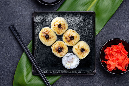 Гриль-ролл с беконом и соусом барбекю