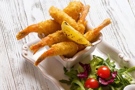 Креветки темпура с соусом сладкий чили