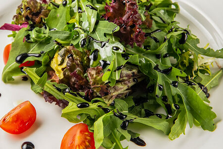 Салат Теплый с ростбифом и грибами в сливочно-имбирном соусе