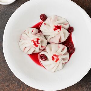 Хинкали с вишней и сметаной