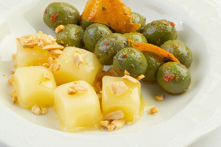 Оливки с проволоне