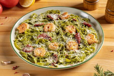 Шпинатная паста с креветками