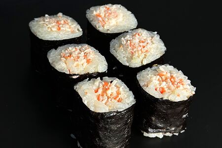 Классический ролл с крабом