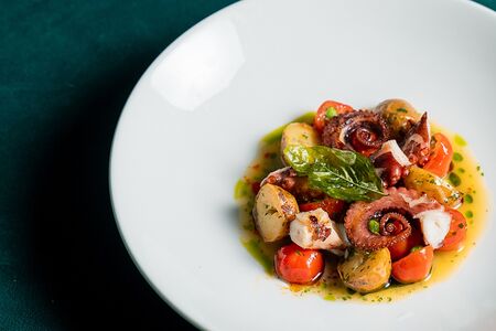 Осьминог на гриле