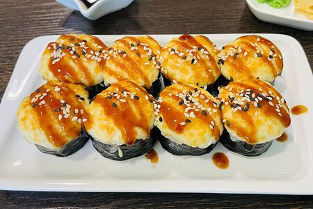 Запеченный ролл с угрем