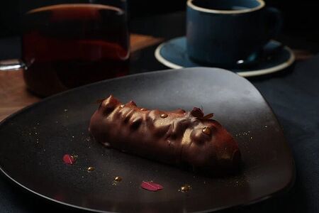 Эклер Сникерс с арахисом и карамелью