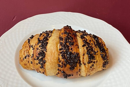 Круассан с шоколадом