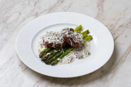 Медальоны из телятины