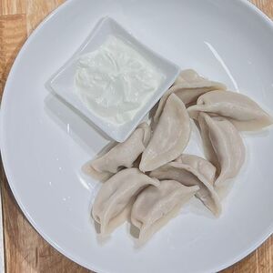 Куриные пельмешки со сметаной