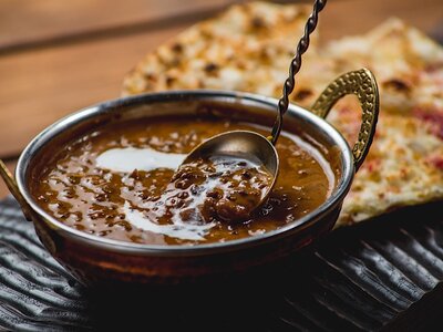 Дал Макхани с рисом басмами и лепешкой наан