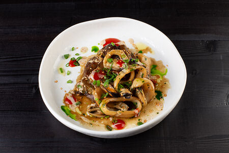 Запеченные баклажаны с мидиями и кальмарами