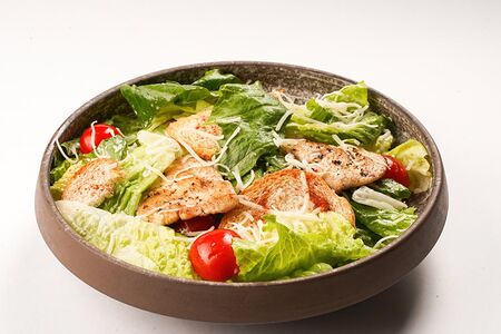 Салат Цезарь с курицей
