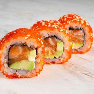 Ролл Калифорния с лососем