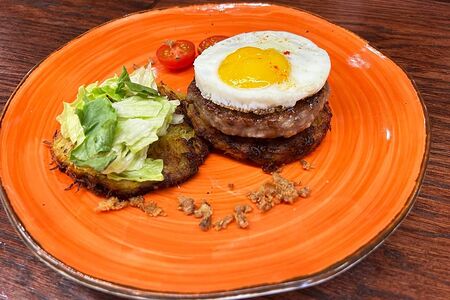 Бифштекс Московский с яйцом