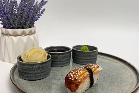 Суши с угрем