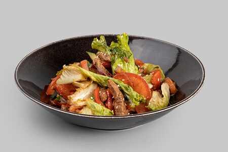 Теплый салат с говядиной по-азиатски